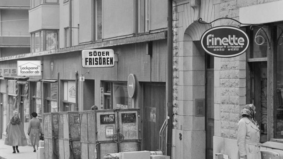 Butiker på St Paulsgatan 18, 1977. Foto Bruno Ehrs, Stadsmuseet