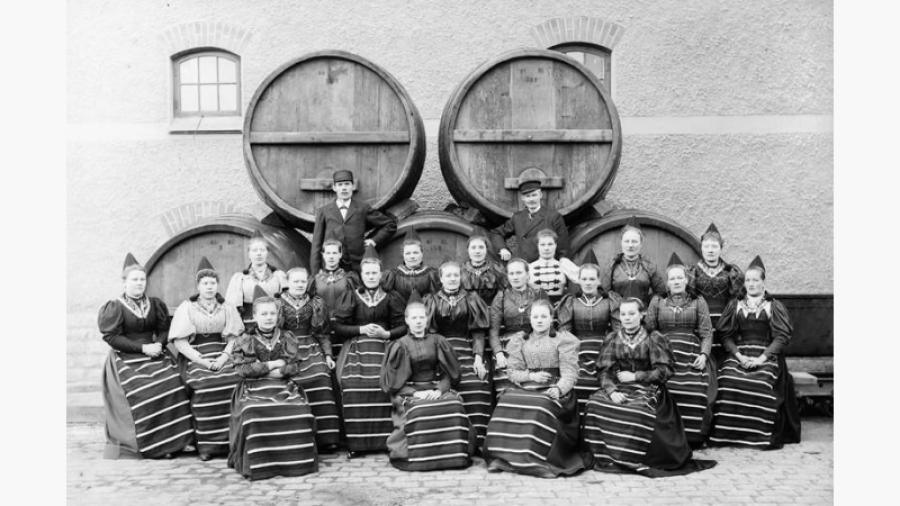 Arbeterskor på C G Pihels bryggeri 1897. (Dalkullor som ”arbetsvandrat” till Stockholm )